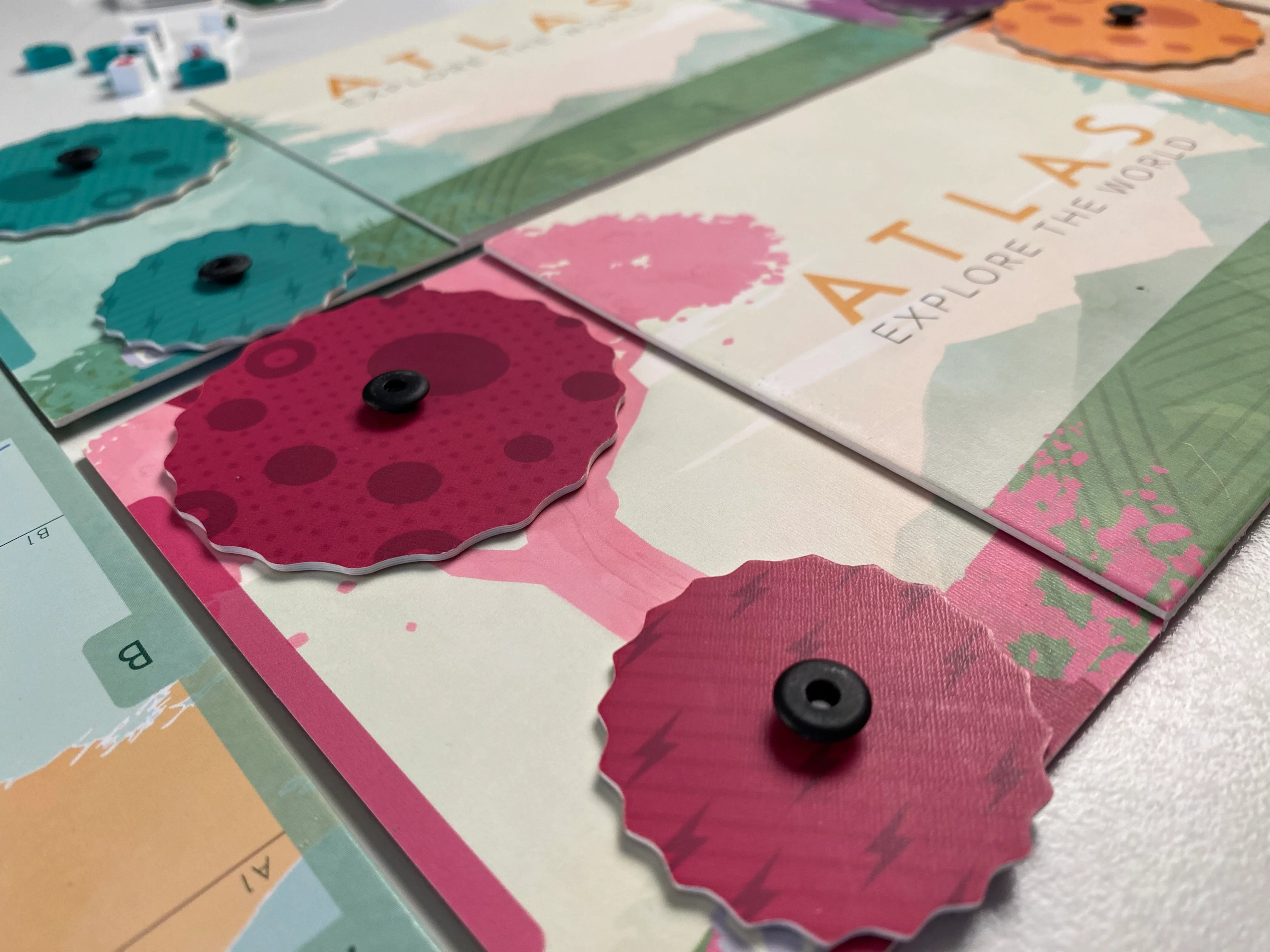 Atlas Explore the World Board Game - Image 9