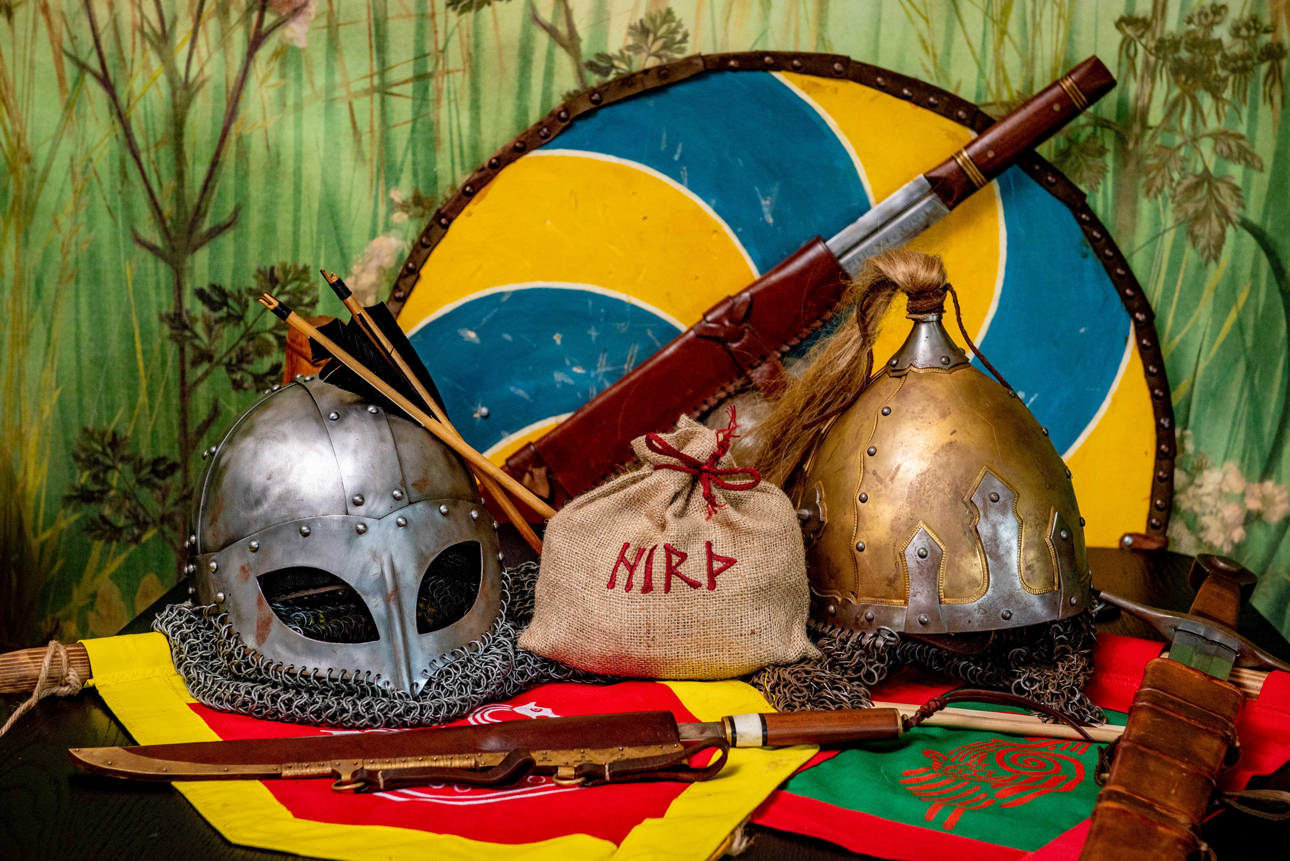 HIRÞ : The Viking Game of Royal Combat Board game - Image 3