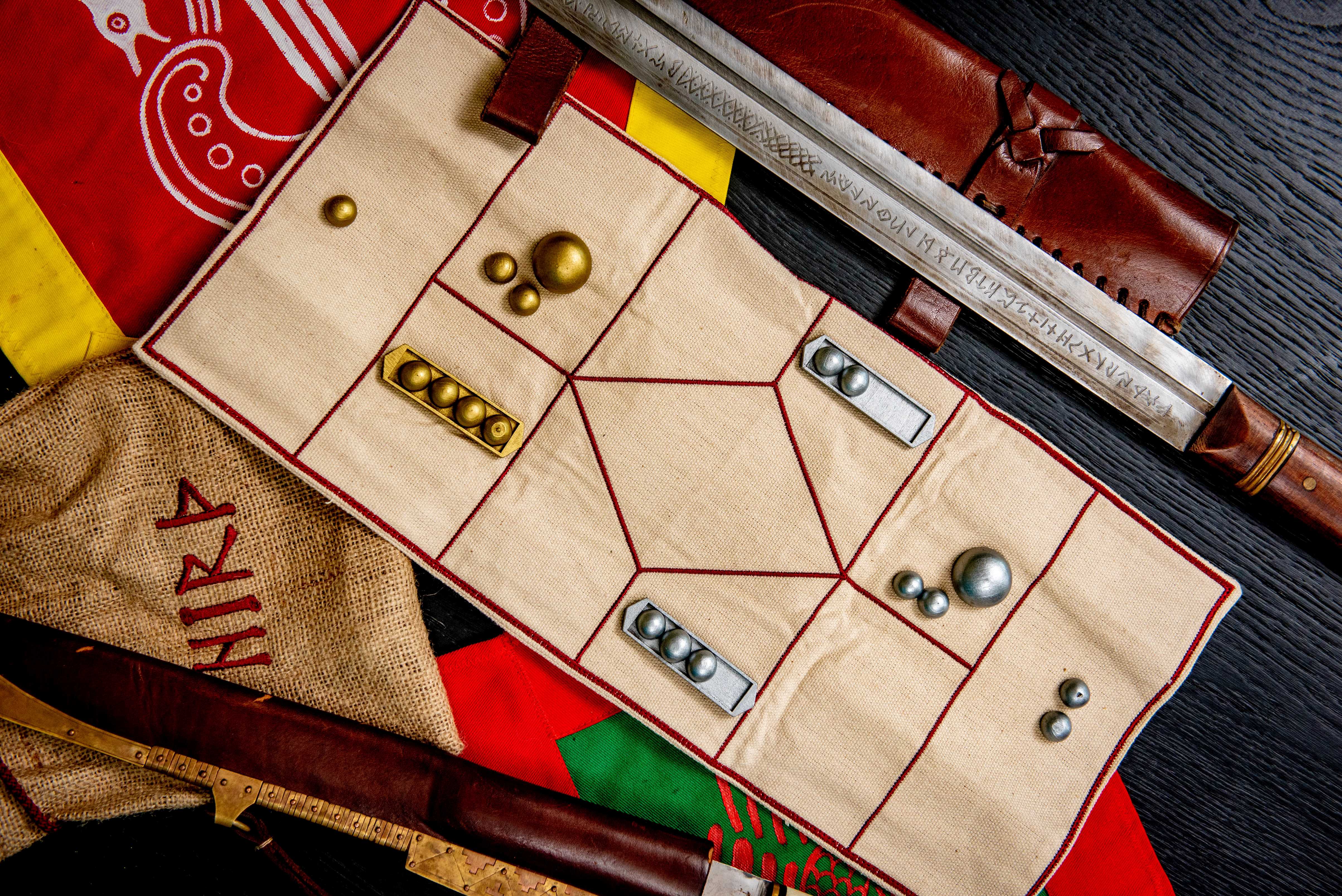 HIRÞ : The Viking Game of Royal Combat Board game - Image 4