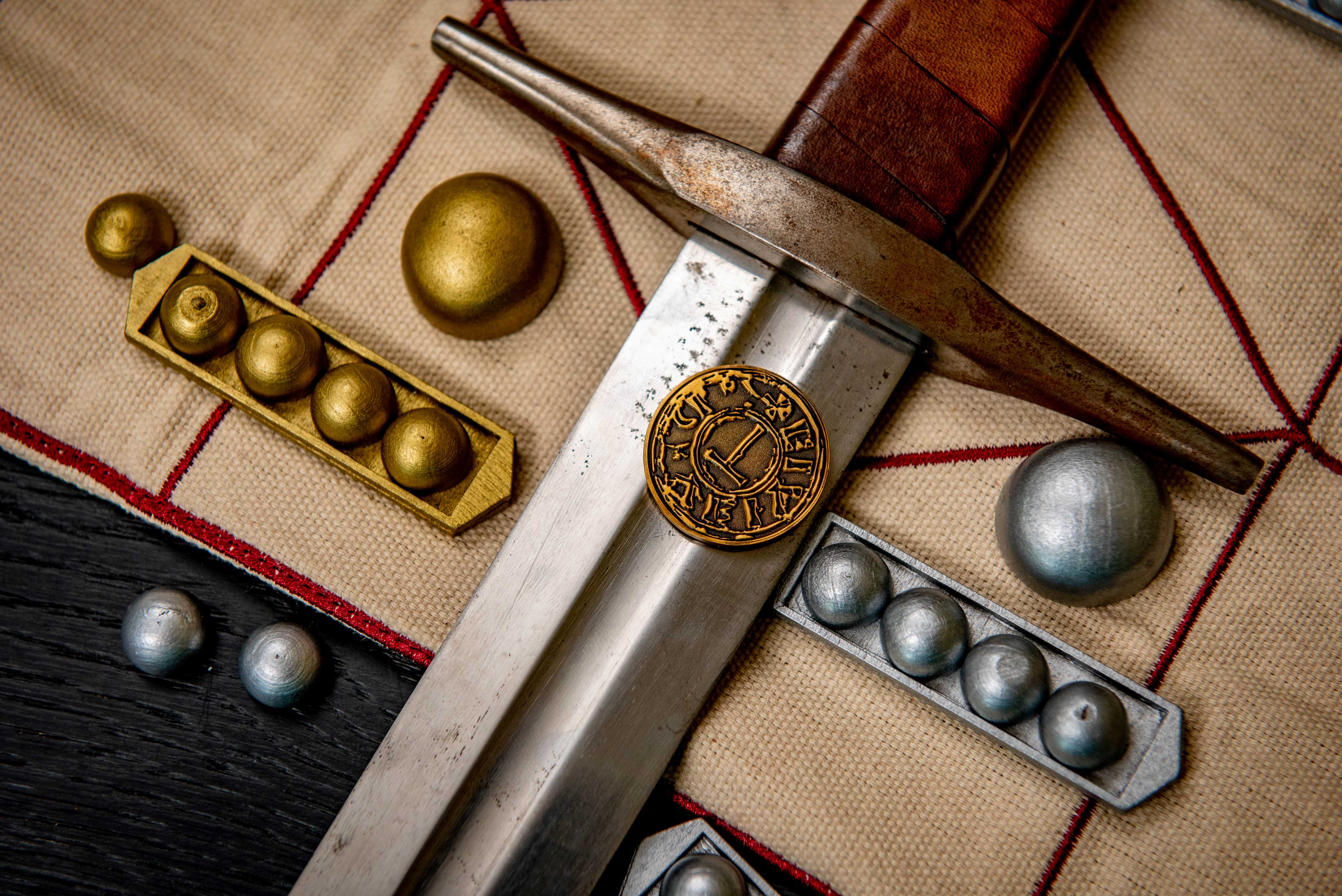 HIRÞ : The Viking Game of Royal Combat Board game - Image 5