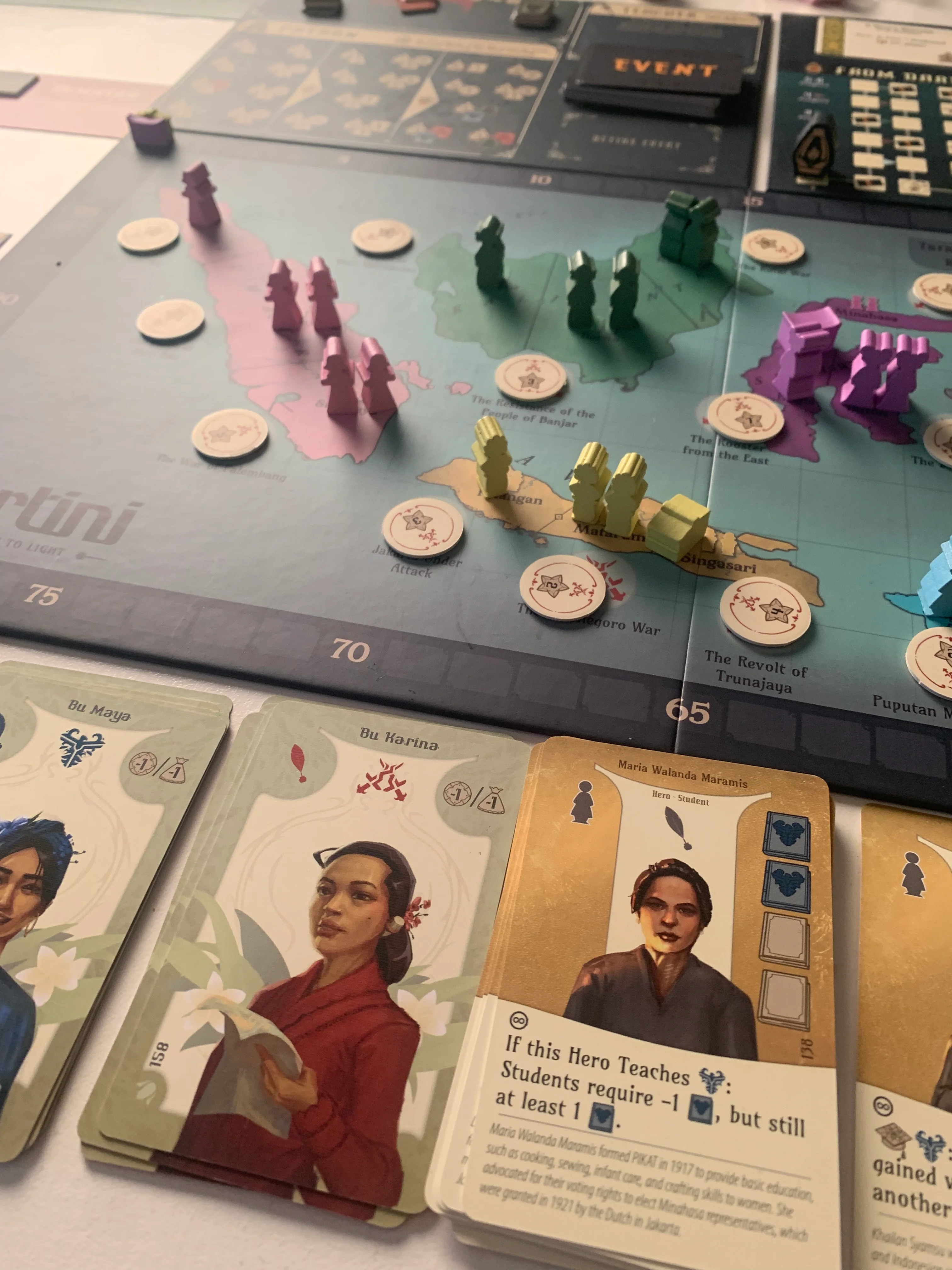 Kartini - From Darkness to Light Board Game - Image 9